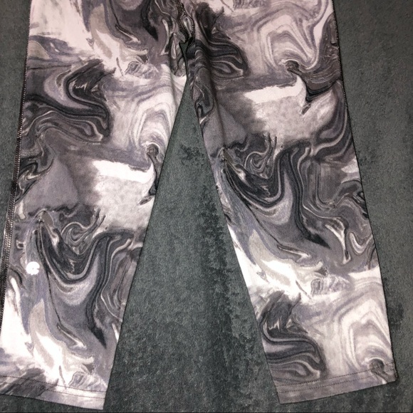 ❗️SOLD❗️C9 Champion•Black & White Marble Design Leggings - Picture 10 of 12